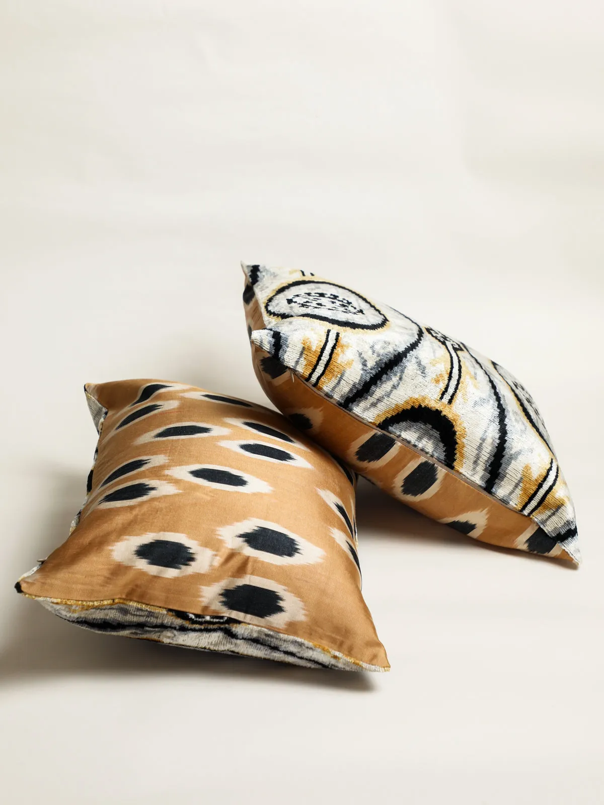 Classic Dandelion Lumbar Pillow Cover