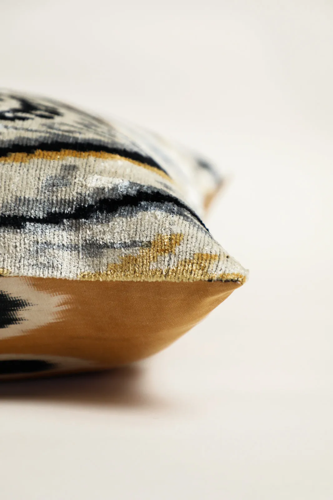 Classic Dandelion Lumbar Pillow Cover