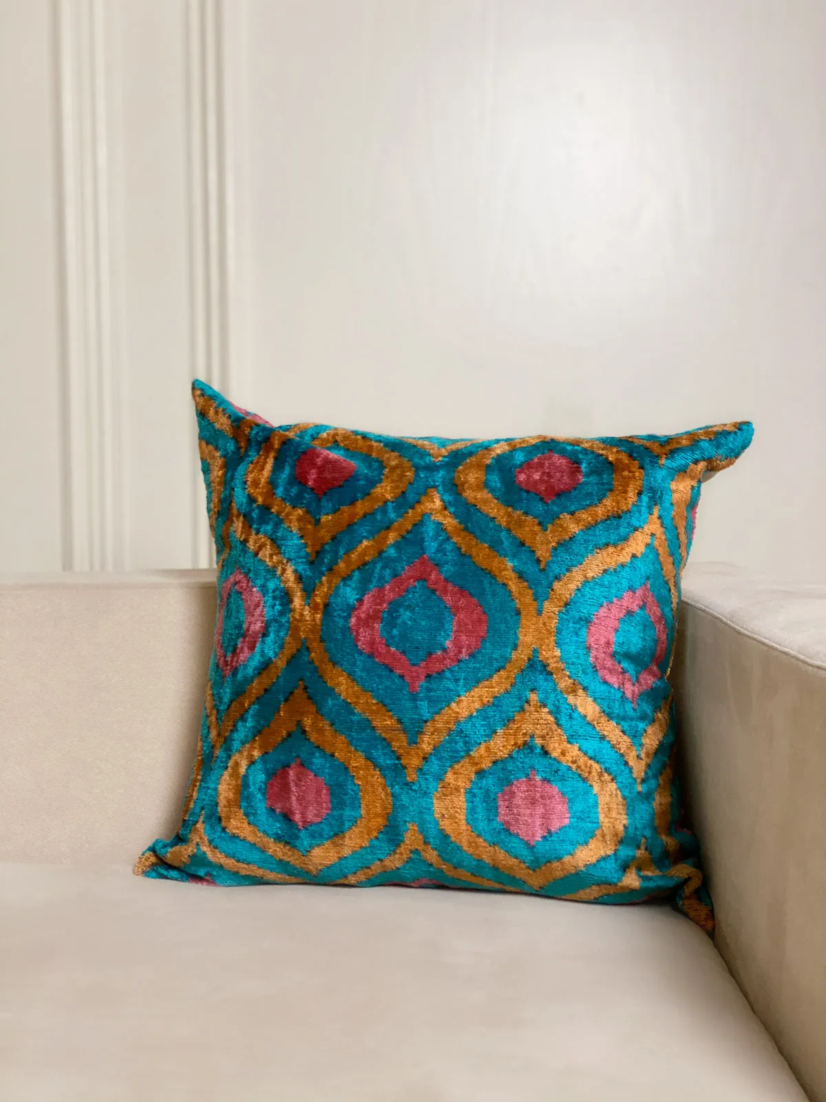 Classic Quatrefoil Jewels Square Pillow Cover