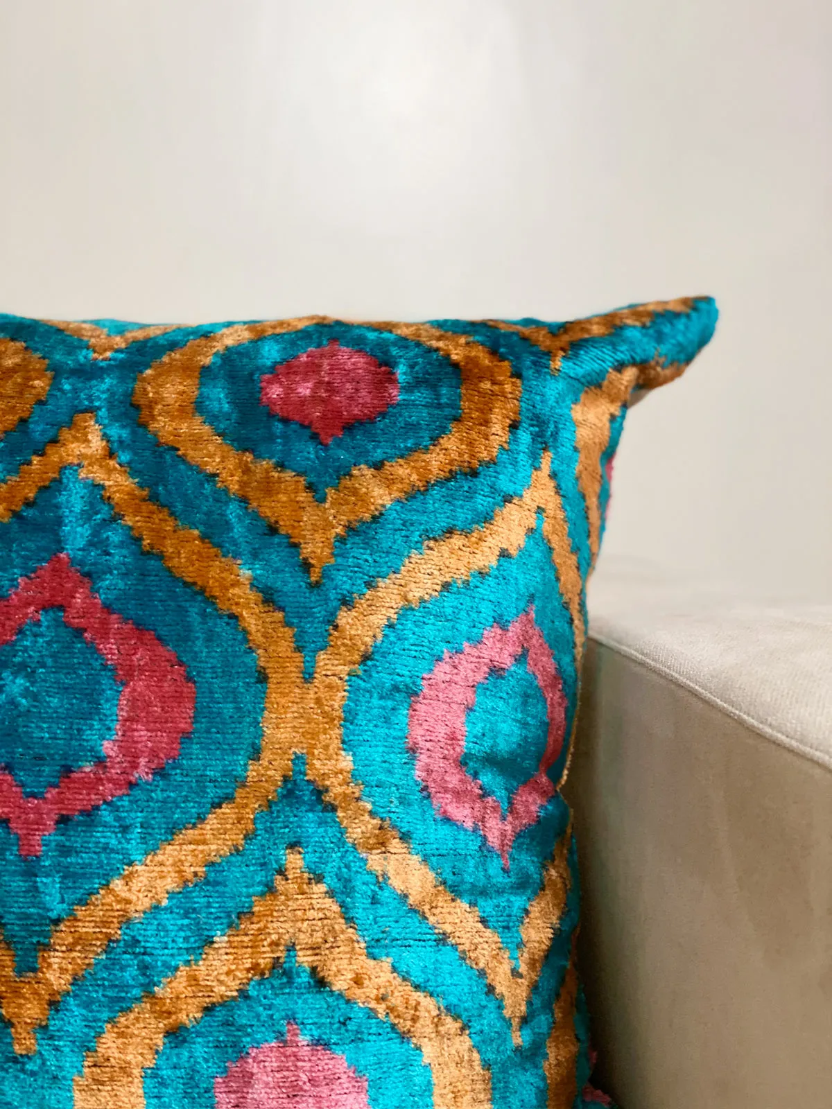 Classic Quatrefoil Jewels Square Pillow Cover