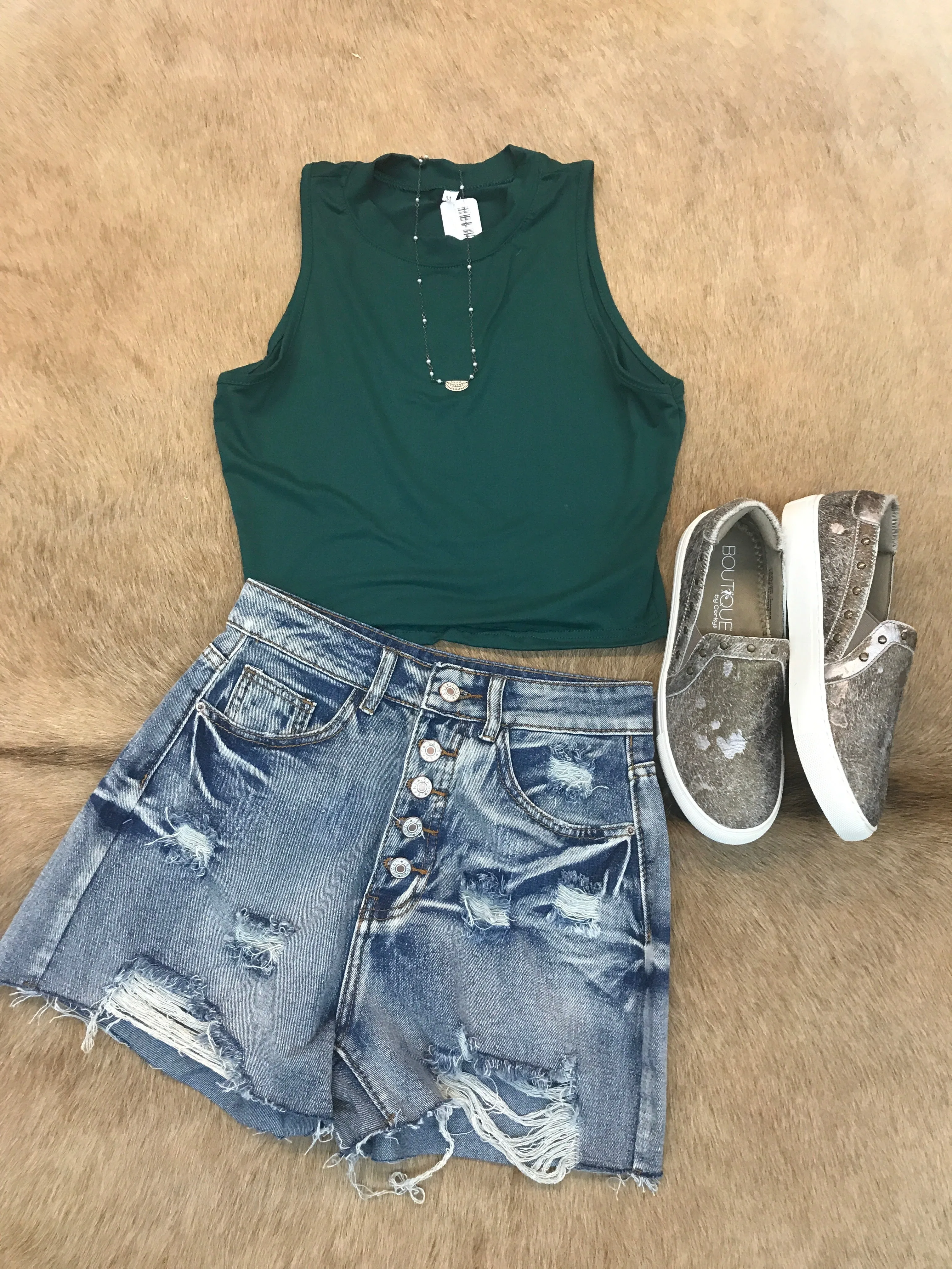 Exposed Button Ripped Short Jeans