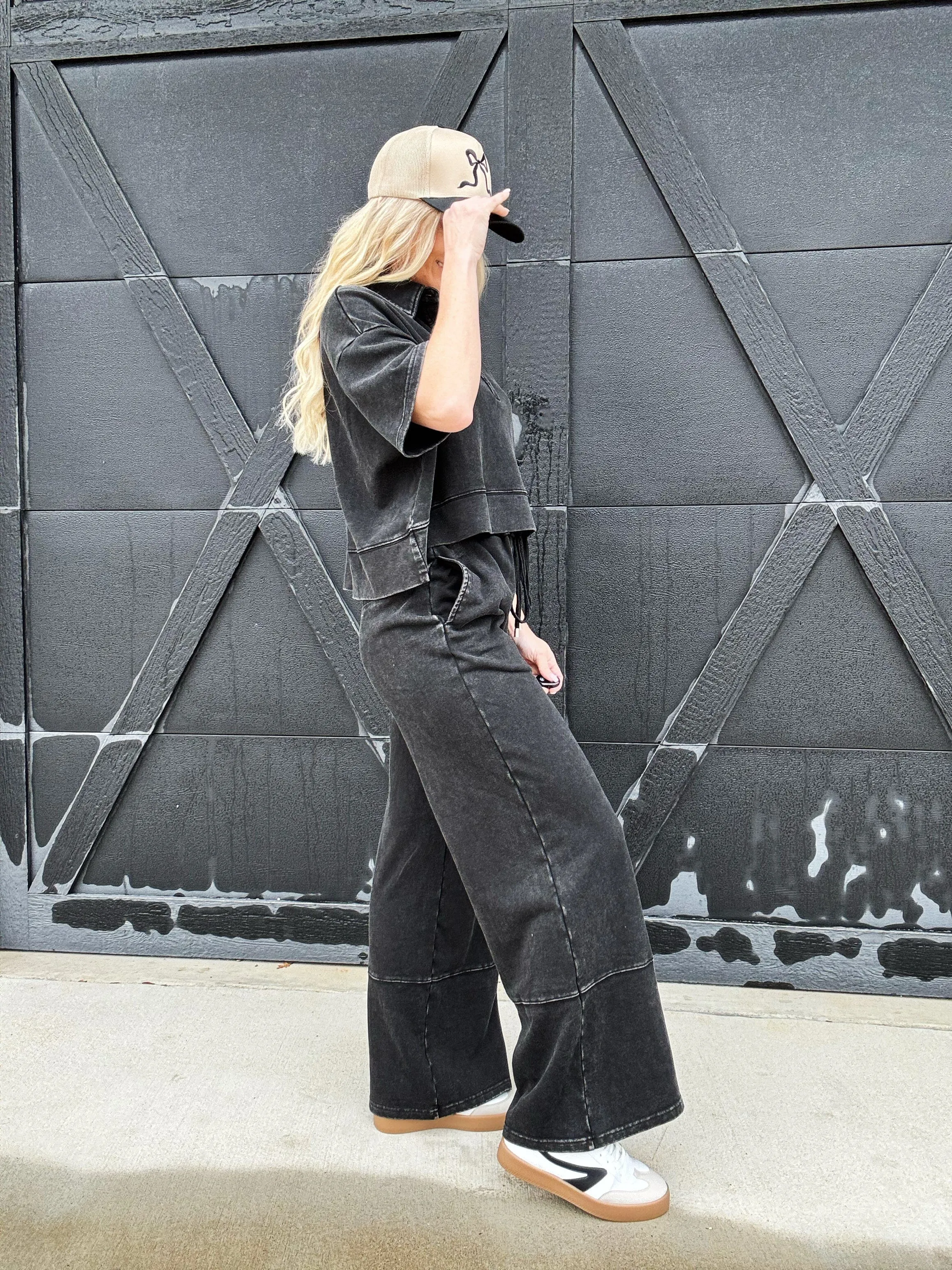 Mineral Washed Wide Leg Pants In Black