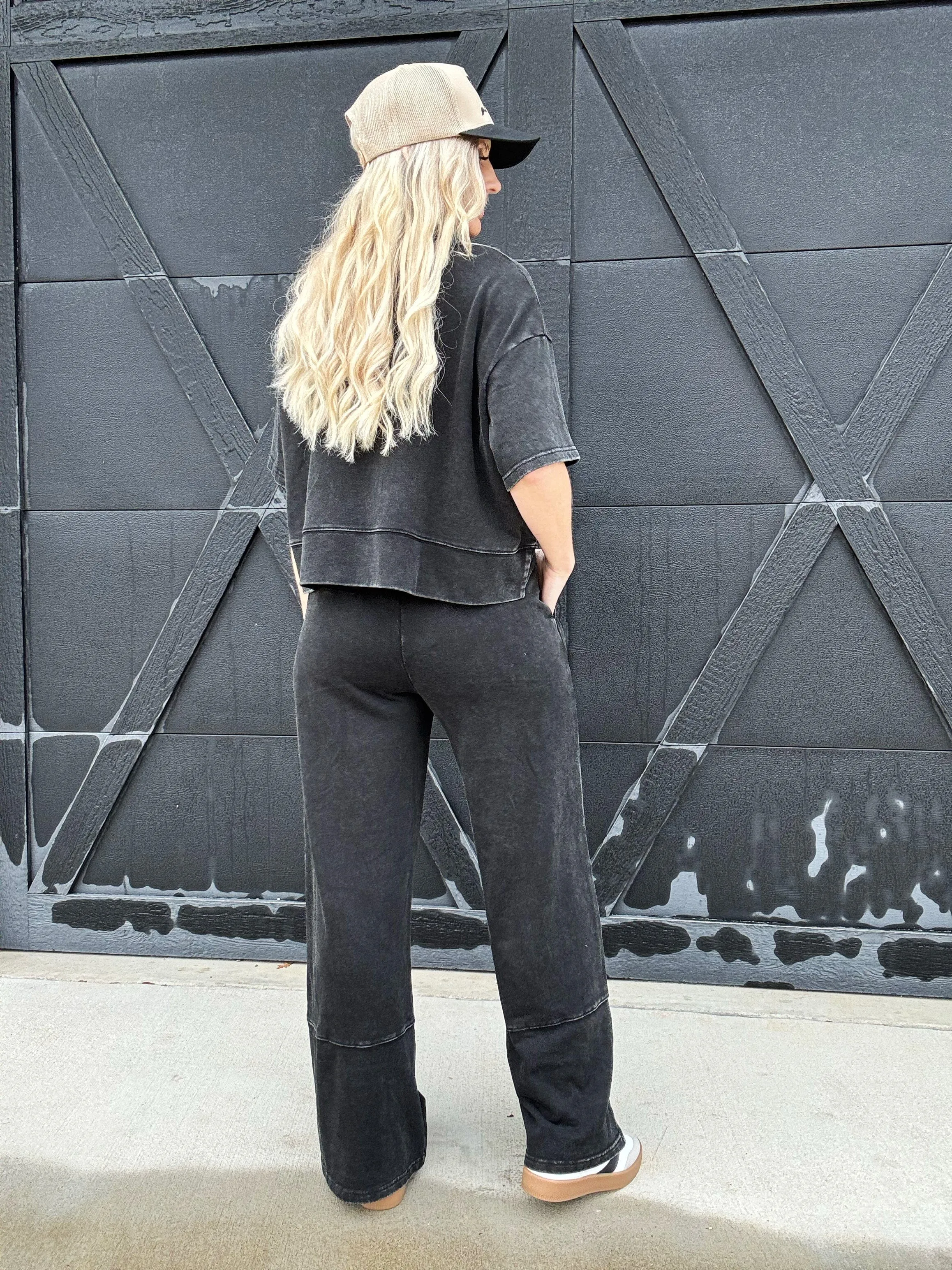 Mineral Washed Wide Leg Pants In Black