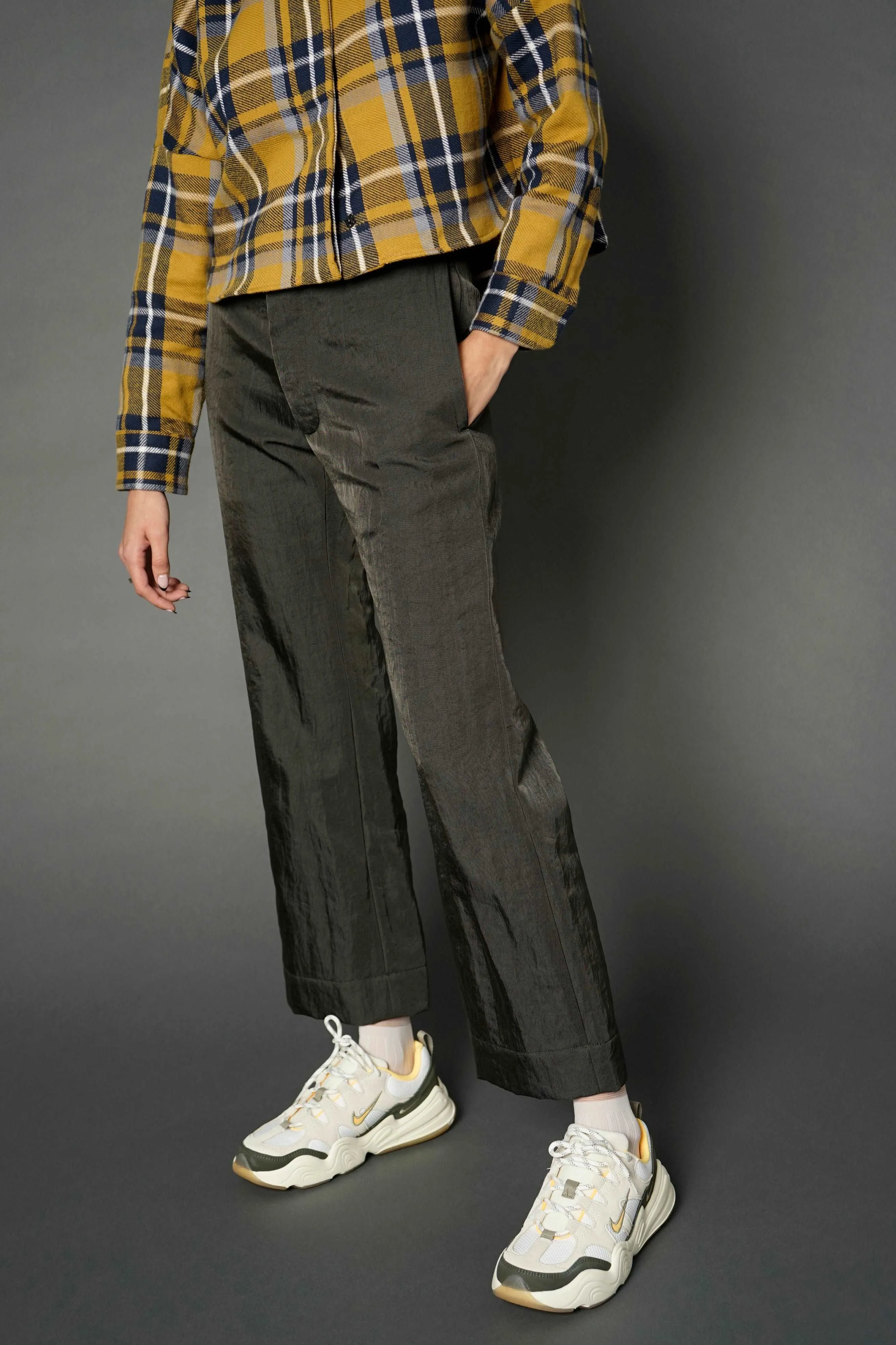 Tommy v.2 Olive Green Cropped Nylon Pant