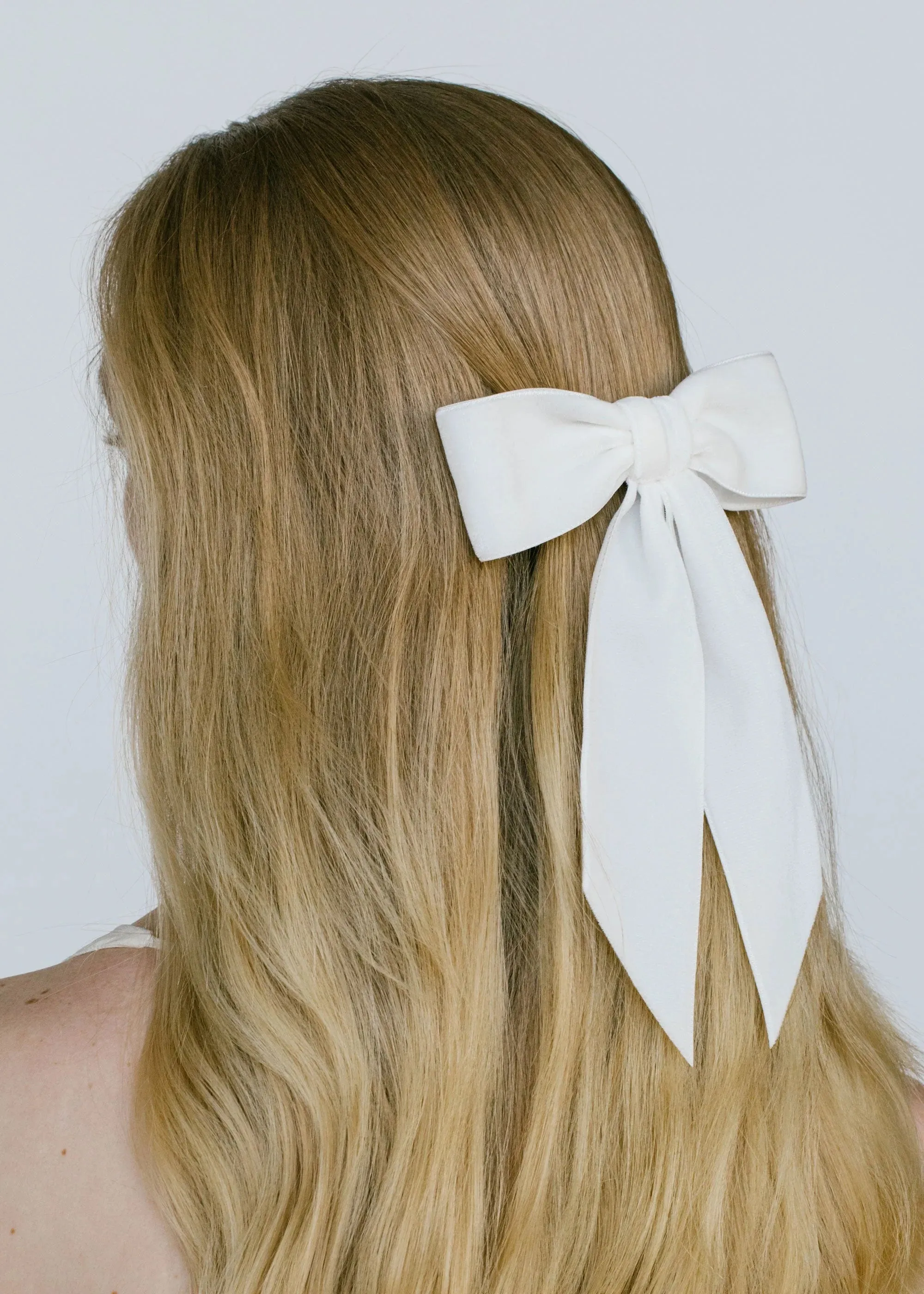 Wide belvet bow barrette